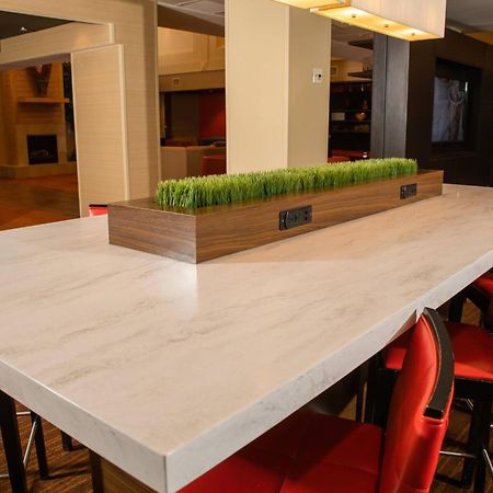 Courtyard By Marriott Erie Ambassador Conference Center Hotel Bagian luar foto